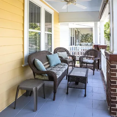 Historic District Delight Vila
